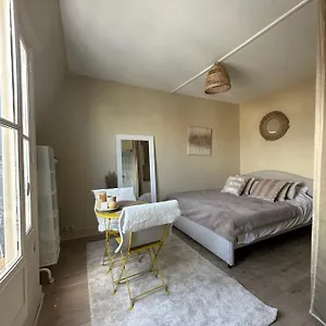  Apartment Studio Entierement Renove Place De La Bastille France